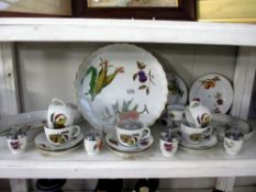 A quantity of Royal Worcester Evesham, 26 pieces icludes, 3 various sized flan dishes,