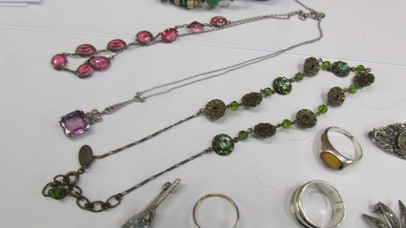 Four vintage necklaces together with three silver vintage brooches and 3 silver rings. - Image 3 of 4