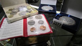 2 Nobel medallions and a quantity of coins.