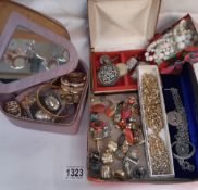 A quantity of costume jewellery