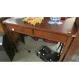 A good quality mahogany 2 drawer side table.