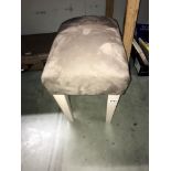 A bedroom stool (in like new condition)