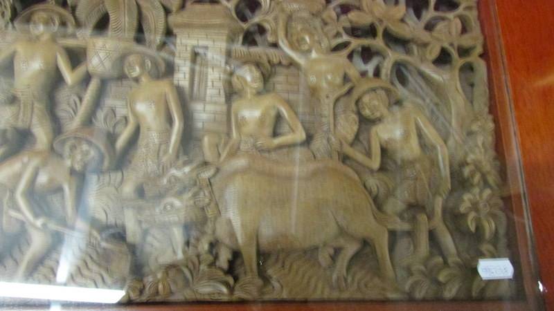 A coffee table with intricately carved inset. - Image 4 of 4