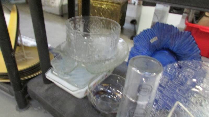 A shelf of glass ware. - Image 2 of 4