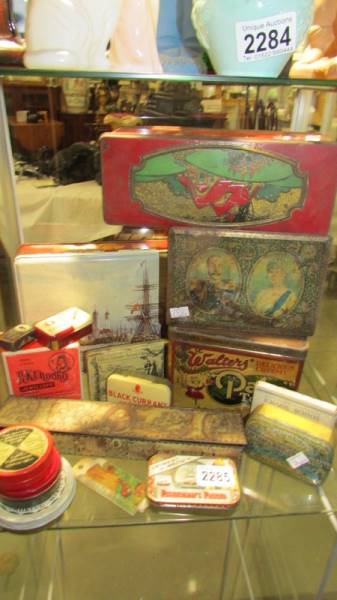 A mixed lot of old tins.