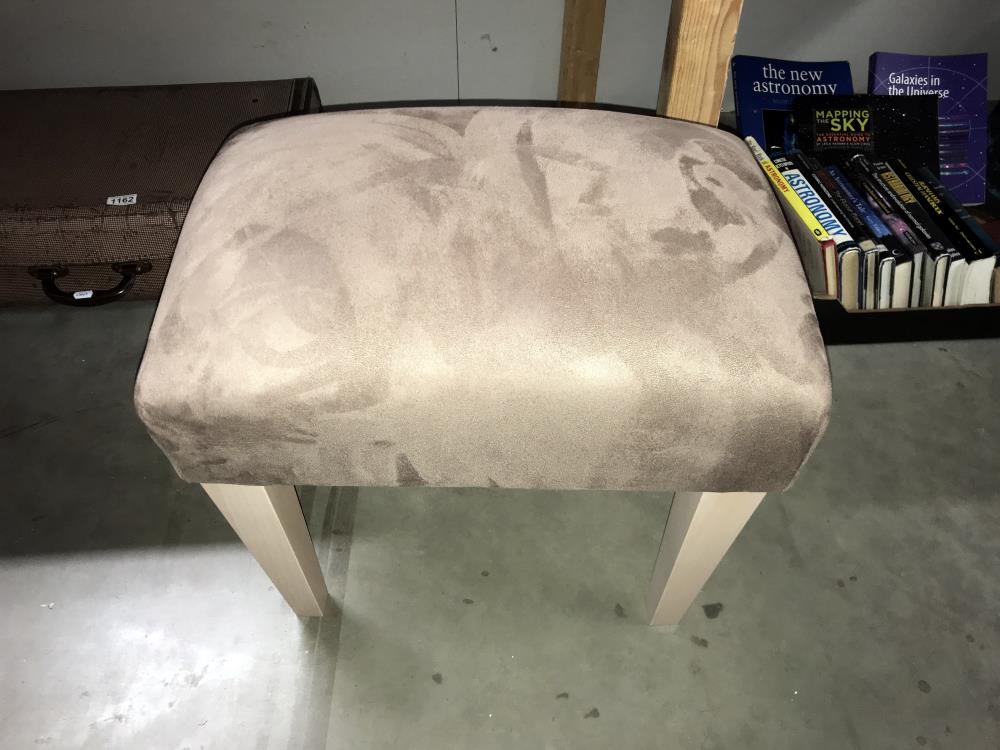 A bedroom stool (in like new condition) - Image 2 of 2