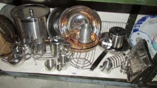 A mixed lot of mainly stainless steel kitchen items.