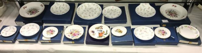 15 boxed Royal Worcester pin dishes etc (some boxes a/f)