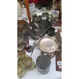 A mixed lot of pewter and other metal ware.