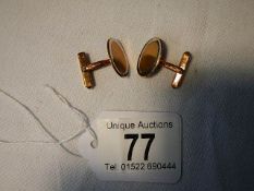 a pair of gold cuff links, marked 585, 10 grams.