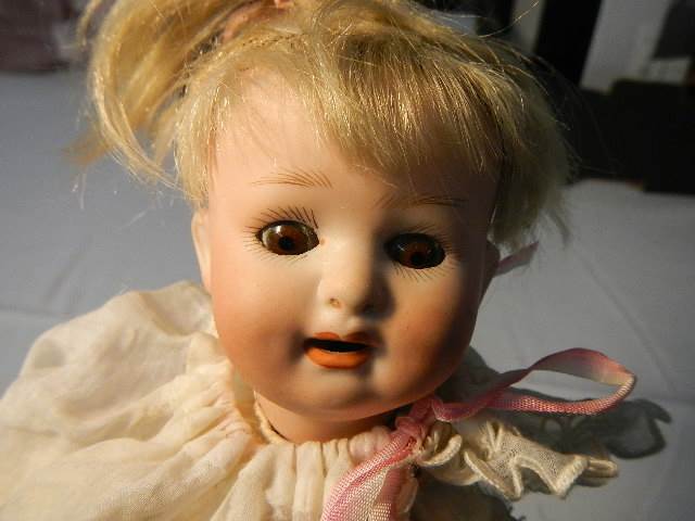 An early 20th century bisque headed doll, 19.5 cm. - Image 4 of 5