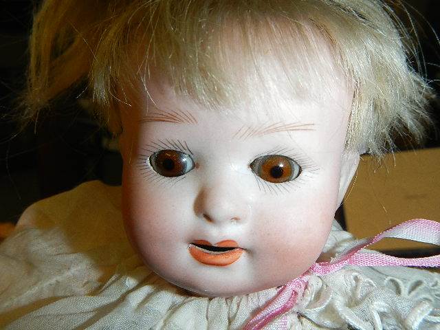 An early 20th century bisque headed doll, 19.5 cm. - Image 5 of 5