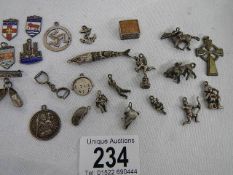 A good lot of silver charms including articulated fish (approximately 20 in total).