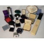 18 assorted ring and jewellery boxes.