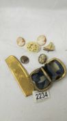 A mixed lot of including small purse, 2 shell cameos, brooches etc.