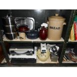 2 shelves of kitchen ware including stoneware bread bin, set of saucepans, etc.