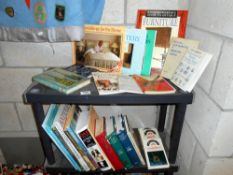 2 shelves of books on antiques and collectables