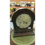 An Edwardian oak bracket clock with Junghens movement, no key or pendulum, fingers loose, glass a/f,