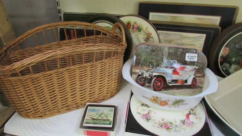 A mixed lot of place mats, coasters, baskets etc. - Image 2 of 3