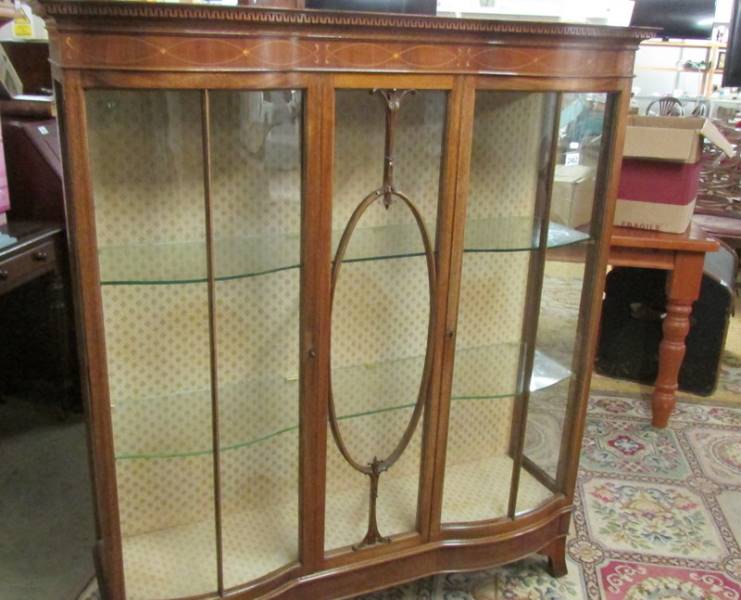 An Edwardian mahogany inlaid display cabinet.