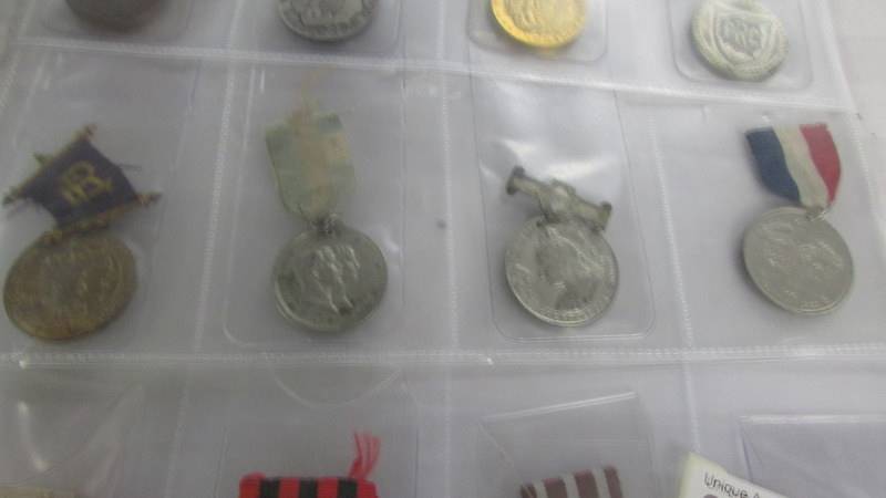 Approximately 20 military and other medals with ribbons, (mainly restrikes). - Image 4 of 7