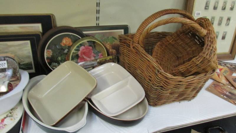 A mixed lot of place mats, coasters, baskets etc. - Image 3 of 3
