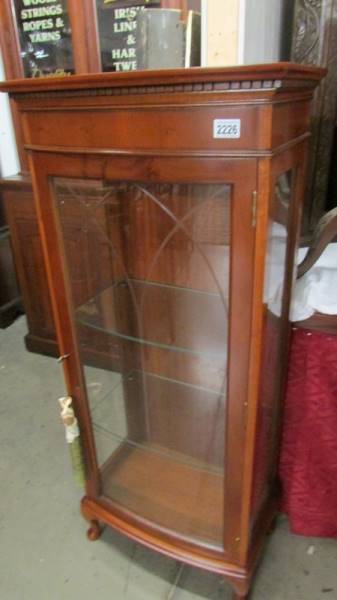 A modern mahogany display cabinet. - Image 2 of 3