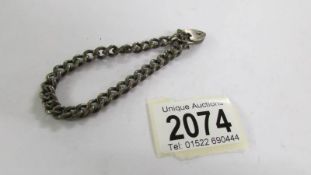 A silver bracelet with a silver padlock, 23 grams.