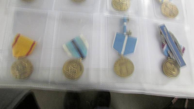 Approximately 20 military and other medals with ribbons, (mainly restrikes). - Image 7 of 7