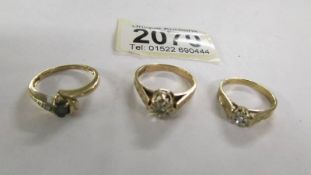 Three gold rings set stones, total weight 7 grams.