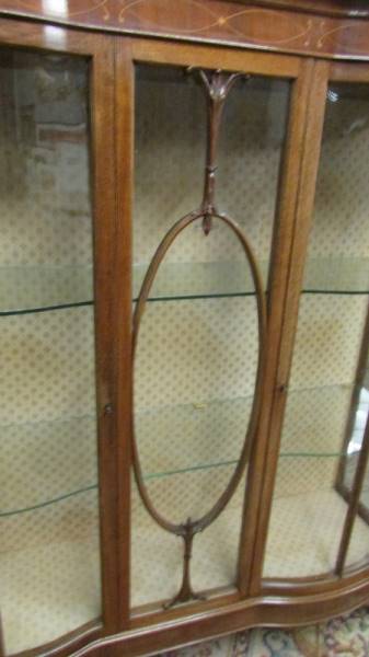 An Edwardian mahogany inlaid display cabinet. - Image 2 of 4