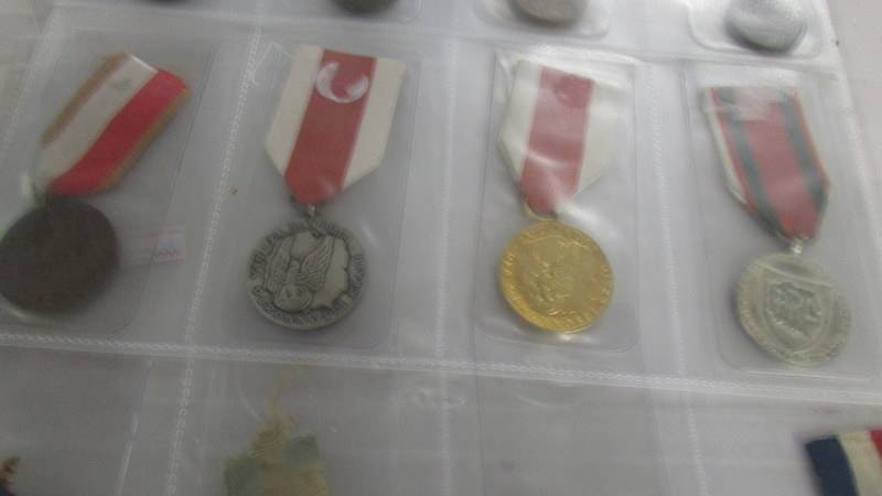 Approximately 20 military and other medals with ribbons, (mainly restrikes). - Image 3 of 7