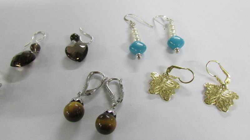 Ten pairs of assorted silver earrings. - Image 2 of 4