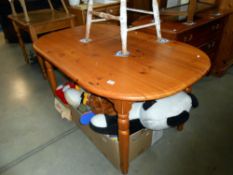 A solid pine dining table 90cm x 150cm,