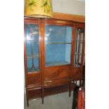 A good quality Edwardian mahogany display cabinet with domed middle door and astragal glazed side