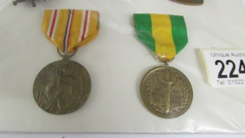 A board of 8 foreign medals. - Image 4 of 4
