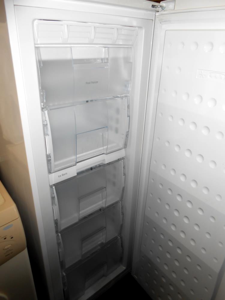 A Beko 5 drawer upright fridge - Image 2 of 2