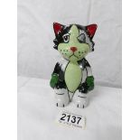 A Lorna Bailey boxing cat, 14 cm.