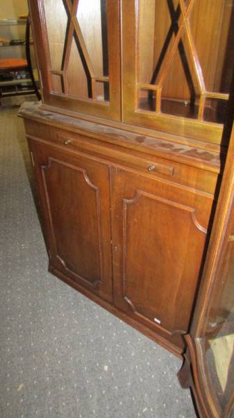 A mahogany astragal glazed freestanding corner cabinet. - Image 3 of 3