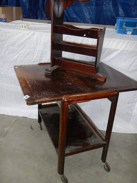 A "Kwickfix" tea trolley/table on castors 57 x 67 x 40 cm extending to 60 cm and a magazine rack.