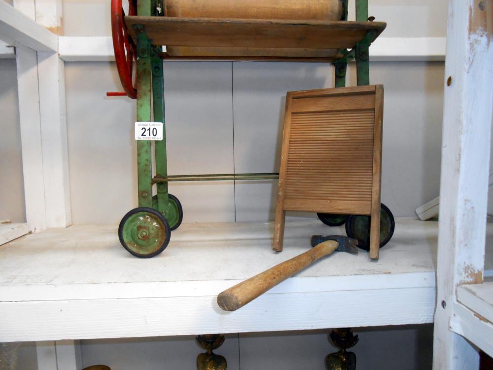 A vintage Tri-ang child's mangle and washboard - Image 2 of 3