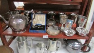 A mixed lot of tankards and other metal ware.