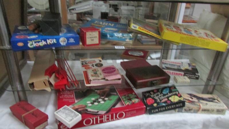 A good lot of vintage games.