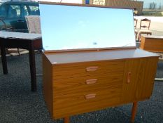A quality Schreiber 3 drawer cabinet with a fitted mirror 100 x 43 x74 cm