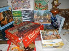 A mixed lot of vintage board games, jigsaw puzzles etc.