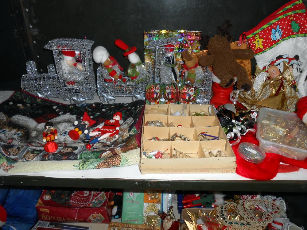 4 shelves of Christmas decoration including some vintage items - Image 4 of 6