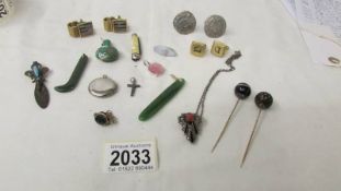 A mixed lot of antique and other jewellery including jade, art deco clip, some gold and silver,fob,