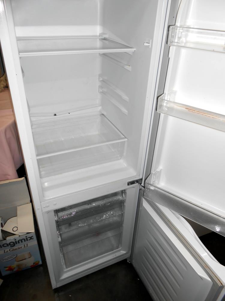 A fridge freezer - Image 2 of 2