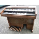 A good working Yamaha Electone Model B-2R keyboard with integral speakers