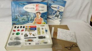 A Philip's Electrical Engineer EE8 basic kit, complete.